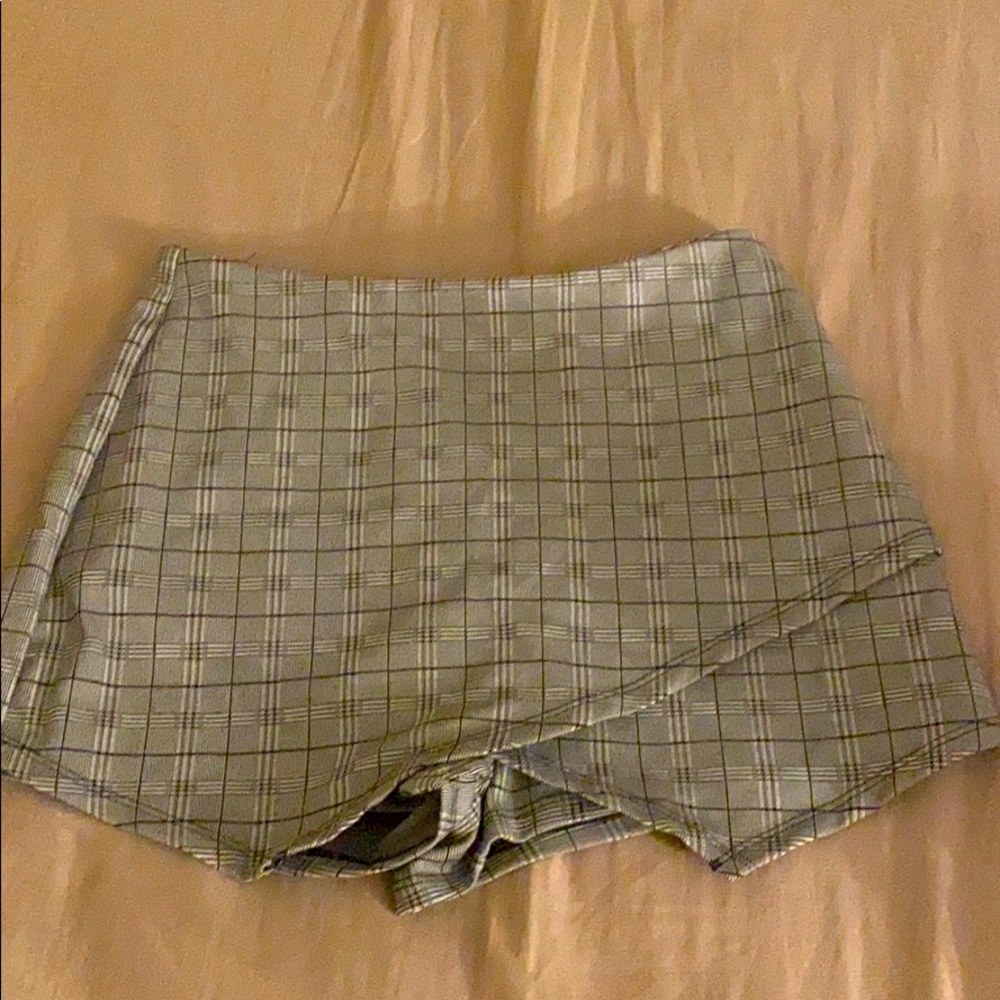 Cute stretchy plade skirt/shorts